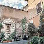 Enchanting Studio Apartment In Trastevere