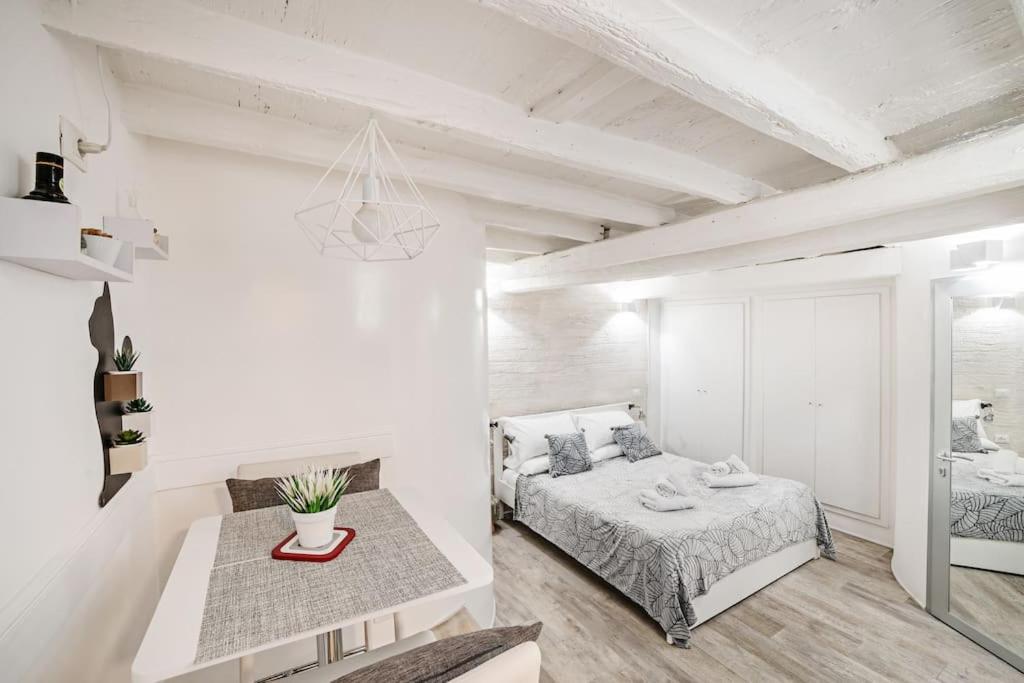 Enchanting In Trastevere Apartment *